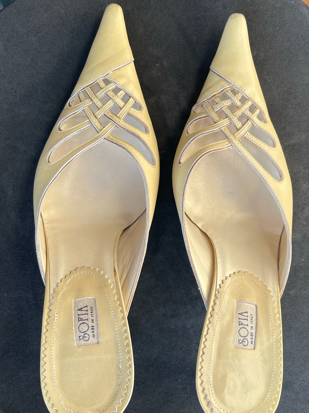 Vintage Butter Yellow Pointed-Toe Slip-On Mules